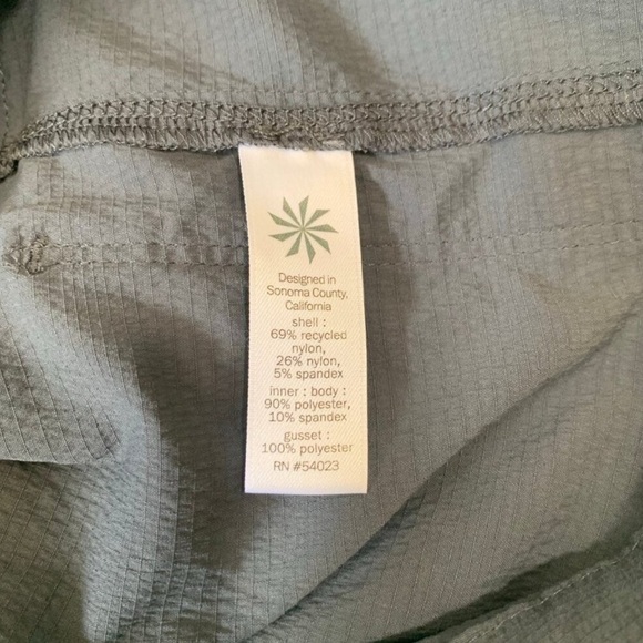 Athleta Charcoal Grey Cargo Trekkie Skort Shorts Skirt Sz 12 - Picture 11 of 11